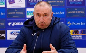 
Спонсорът има договор за 10 процента от всички приходи в Левски. След първите скандали, започнах да гледам документи, за да имам яснота, се стигна дотам да заплашвам, че ще си тръгна, за да решат проблемите. Имаше договор от даренията на феновете да се отчитат на спонсора, но той беше махнат след скандал. Парите, дадени от спонсора, са фактурирани в клуба. Може да кажат, че ще ги опростят и дано да предизвикам да ги опростят. 