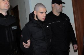 
Софийският районен съд (СРС) отказа да разгледа исковете на трима граждански ищци и частни обвинители срещу Васил Михайлов, син на пернишкия прокурор Бисер Михайлов
