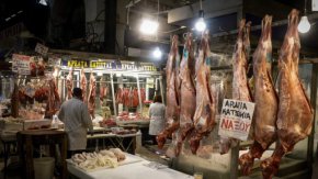 
Фериботните компании съобщават, че са запълнени местата по всички направления и пътниците не могат да очакват да намерят място в последния момент преди пътуване.
