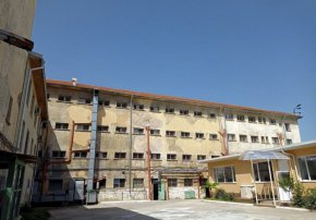 
От полицията отказват подробности. Няма и информация дали затворникът има склонности към агресия в цивилния живот.
