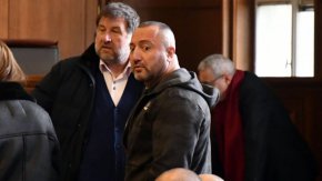 
За пети път делото срещу Димитър Желязков не успя да тръгне в Софийския градски съд. Причина за поредното отлагане беше заболяване на един от подсъдимите, съобщи БТА.