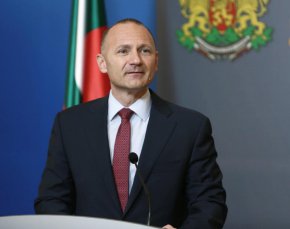 

Споразумението между "Боташ" и "Булгаргаз" беше подписано в София на 3 януари тази година и е със срок 13 години. С него българският обществен доставчик получи достъп до пет терминала за втечнен природен газ и газопреносната мрежа на Турция. Предвижда се 1,5 млрд. куб. метра газ да бъде трансфериран на година. Танкерът, който днес пристигна в Турция, е с товар от 50 млн. куб. метра. 