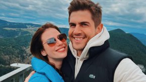 "Нямаме търпение да те видим, благодаря на всички за любовта", написа в социалната мрежа изгората на Аръков.

