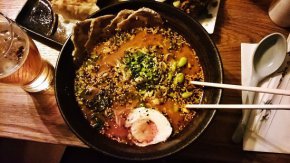 
Рамен е повече от супа – това е месен булон, към който са прибавени доста неща като например едри парчета филе от месото, зеленчуци и други неща за разкош. Едно добро място да се пробва това не само японско, но и общоазиатско ястие е Умамидо на ул. Стефан Караджа.