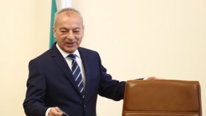 Първоначално одобреният график предвижда още едно плащане тази година, но не е ясно дали ще се стигне до него покрай предоговарянето на реформите в частта енергетика и цялостното забавяне на дейностите.
