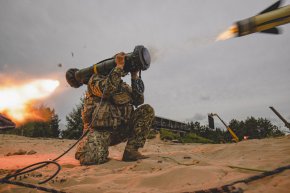 
В договорните отношения между Тел Авив и Атина се включва създаване и експлоатация на тренировъчен център на военно-въздушните сили на Гърция със срок от 22 години и инвестиция за над 1,5 милиарда долара.