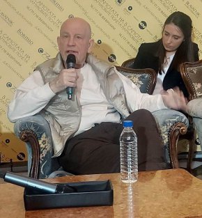 
Постановката се основава на документалната история за серийния убиец на жени Джак Унтервегер. Осъден на доживотен затвор в Австрия през 1976 г., Унтервегер издава през 1990 г. своята автобиография под заглавието „Чистилище“. Тя го превръща в литературна знаменитост и интелектуалните кръгове на Австрия провеждат успешна кампания за неговото освобождаване. Но не след дълго убийствата продължават…
