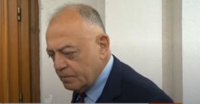 
    "Въпросът за правителство е към първата политическа сила. След като им бъде връчен първия мандат, питайте Бойко Борисов какво ще прави. Ако той не успее за втори път да състави правителство,  питате нас", поясни Атанасов.