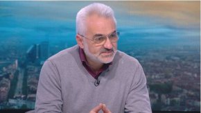 
    „Въглеродните емисии са „глобата“, която замърсителите плащат. Колкото по-голям е делът на зелената енергия, толкова по-малко въглеродни емисии ще купуват производителите, което съответно означава намаляване на техните разходи.“ обясни инж. Кремен Георгиев от Асоциация на топлофикационните дружества в България.
