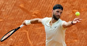 Де Минор, който е 19-и в световната ранглиста продължава напред без игра. На четвъртфиналите той ще срещне втория в схемата Стефанос Циципас.
В програмата си Димитров е заявил участие на двата Мастърс турнира в Мадрид (26 април - 7 май) и Рим (10-21 май). В края на май предстои и Ролан Гарос.
