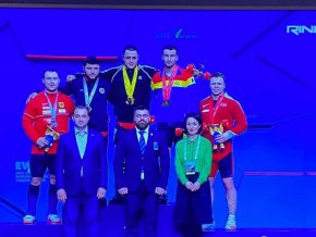 
Едната снимка на Карлос е размазана, защото и аз се размазах от кеф!!!", пише Ники Кънчев.

