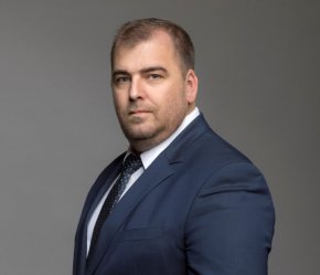"Ние не искахме да спираме каквото и да е, наложи се да го направим. Още 5 държави след това констатираха същите неща”, обясни министърът в коментар за забраната за внос на храни от Украйна.