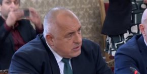 
 „За да видим какво предлагате и да мислим, ако отидем до такъв вариант. Мисля, че ме разбирате. С г-н Петков сме си простили и нищо в нашите отношения не затруднява вършенето на работа. Фактът, че сме тук, е показателен”, добави Борисов.
