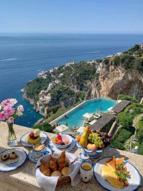 


Пролетна сутрин на Амалфитанския бряг

