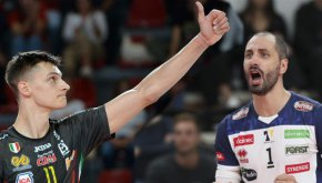 
В битката за титлата Николов и съотборниците му ще срещнат Матей Казийски и Итас Трентино (Тренто), който отстрани Газ Сейлс Блуенерджи (Пиаченца) с 3:2 успеха и се класираха на финал за първи път от далечната вече 2015 г. насам, когато спечелиха и последната си титла до момента. В петия решителен двубой воденият от Анджело Лоренцети отбор се наложи над Газ Сейлс Блуенерджи (Пиаченца) с 3:1 (18:25, 25:20, 25:17, 25:19).