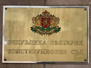 Гешев коментира в Туитър решението на КС. "Решението на КС доказва, че тезата за политическа целесъобразност, защитавана от министри като Крум Зарков и политици, ни връща във времена на правна несигурност и липса на демократични ценности", написа той.