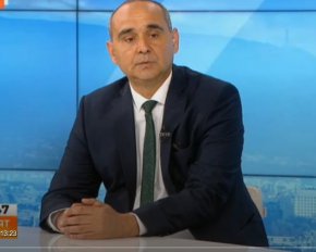 Според него в една парламентарна република един експертен кабинет трябва да има политическа подкрепа.