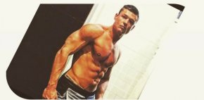 
Аз, ако участвах и бях победител, голямата награда от 150 000 лева още същия ден щях да я изхарча за Полина Спасова.
