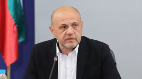  Иска се и да се обяснят увеличените разходи на държавната администрация с 40%.