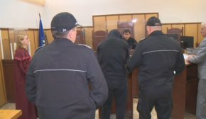 
В семейството често е имало скандали, а домоуправителят на кооперацията, в която е жилището им, разказа пред БНТ, че Димитър Димитров не се е разбирал и със своите съседи.