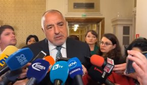 
Той настоя, че ще се отнесат с уважение към другите политически партии, с които днес ще говорят.