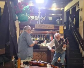 
Ицко Финци свири на 90 в Сам дойдох: Фото на деня