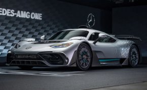 Тъй като Монца възнаграждава високите скорости, това помага да се обясни защо AMG One - със своята максимална скорост от 350.8 км/ч - навакса изоставането си на правите. AMG GT3 има много по-малка мощност и 19.3 км/ч по-ниска максимална скорост.

 