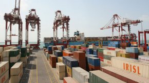 
Увеличението на търговията идва въпреки кампанията за санкции "Максимален натиск", обявена от САЩ през 2018 г. във връзка с ядрената програма на Техеран