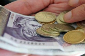 Предвижда се времето за полагане на общественополезен труд от безработни, които получават социални помощи, да се намали от сегашните 14 дни по 4 ч. дневно на 40 ч. месечно. По този начин те ще могат да се включат в мерки за обучение, което е фактор за по-бързото им включване на пазара на труда.