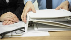 
 Въпреки повишаването на възможностите за електронните услуги, в сравнение с 2021 г. броят на предоставените електронни услуги намалява (с близо 20%);
