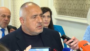 „Получих предложение, казаха, че е от Бойко Борисов - да стана посланик или евентуално да имам политическа кариера, може би в неговата партия”.