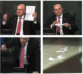 
"Да разкараме мутрите, зависимите, престъпниците от институциите, от политиката трябва да бъде приоритет Nº1", пише още той.