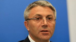 Мустафа Карадайъ заяви, че България има нужда от проевропейско правителство ориентирано към Брюксел. Лидерът на ДПС подчерта, че формулата "експертен кабинет" за определено време е добра, като посочи, че движението има експерти във всички сфери. Карадайъ поздрави ГЕРБ-СДС за номинацията на Мария Габриел за кандидат-премиер.