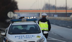 Хората настояват за промени в закона. Те са недоволни от минималните присъди.
От прокуратурата обясниха, че очакват да излязат назначените по делото експертизи, за да бъде повдигнато обвинение. На шофьора, причинил инцидента, ще бъде изпратена призовка. Ако не се яви доброволно, ще бъде поискано екстрадирането му от Турция.