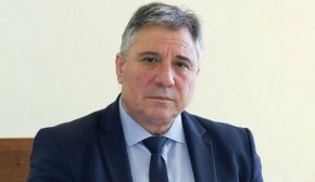 
Проф. Ярков е бил избран набързо с голямо мнозинство за нов 4-годишен мандат на 15 май, когато се е провело Общо събрание на вуза