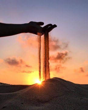 



Всеки мисли, че времето ще дойде, а времето само си отива