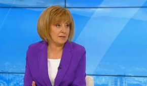 
Ще настъпи крахът на политическата система в този ѝ вид. Повече никой няма да вярва на ГЕРБ и ПП, заяви Манолова.