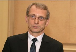 "От правителство с втория мандат има смисъл само ако законите, които отдавна са на дневен ред и са нужни на българското общество, се гласуват по начина, по който са замислени, а не се осакатяват с фалшиви аргументи", се посочва в позиция на коалицията.