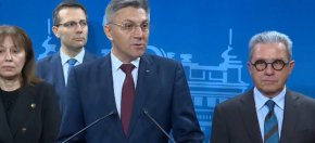 ДПС предлага свикване на Велико народно събрание, съобщи лидерът на Движението в кулоарите на парламента в петък.