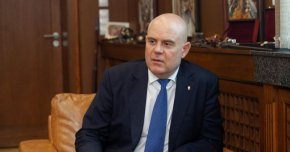 
Аз пак ще повторя, че не ме е страх и не бягам, а се бия. Докрай!", пише Гешев.