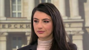 
„Не можем да продължаваме с това безвремие. Трябва да има редовно правителство“, категорична бе Лена Бориславова.

 