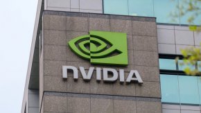 
Nvidia произвежда чипове, които захранват генеративен ИИ - вид изкуствен интелект, който може да създава ново съдържание, като текст и изображения, в отговор на подкани от потребителя. Това е видът изкуствен интелект, който стои в основата на ChatGPT, Bard на Google, Dall-E и много други нови технологии за изкуствен интелект.