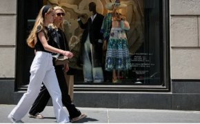 "Очакваме много слаб растеж по-специално в ключовите развити икономики, включително лека рецесия в САЩ, Обединеното кралство и Германия и застой на икономическата активност във Франция и Италия", се казва в доклада.