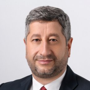 
Според източници на "Хоризонт" са възможни промени в състава на кабинета за втория мандат. Обсъждат се нови имена за министри на правосъдието и енергетиката. 