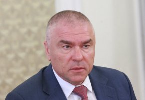 Двамата трябваше солидарно да заплатят на Миланов, който е граждански ищец по делото, 30 000 лв. обезщетение за претърпени неимуществени вреди.