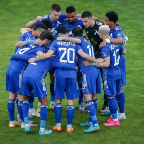 
ПФК Левски е глобен с общо 5300 лева за нерегламентирано използване на пиротехнически изделия, възпламеняване на бомбичка, хвърлени предмети, обидни и нецензурни скандирания. 