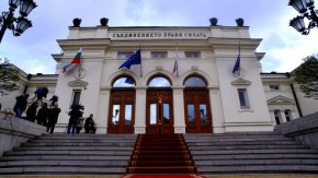 Още от казуса около Стефан Софиянски и Халите датира практиката да се създава временна комисия за всеки отделен случай
