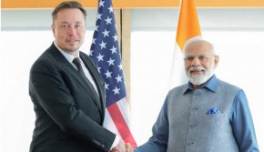 Но този план се забави заради усилията на Tesla да договори по-ниски вносни мита с местното правителство. През 2021 г. Мъск написа в Туитър, че Tesla иска да навлезе в Индия, "но вносните мита са най-високите в света далеч от всички големи държави".