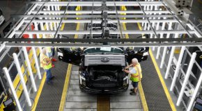 
Заемът е под условие, което означава, че Ford все още трябва да изпълни определени изисквания, преди да получи достъп до средствата. Нито Форд, нито Министерството на енергетиката уточняват тези условия. Освен това размерът на заема е до 9,2 млрд. долара, но Форд може да използва по-малко от тази сума