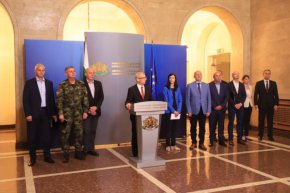 
Премиерът Денков отбеляза, че разузнавателните служби на нашите партньори в ЕС и НАТО подават информация относно ситуацията в Русия.
